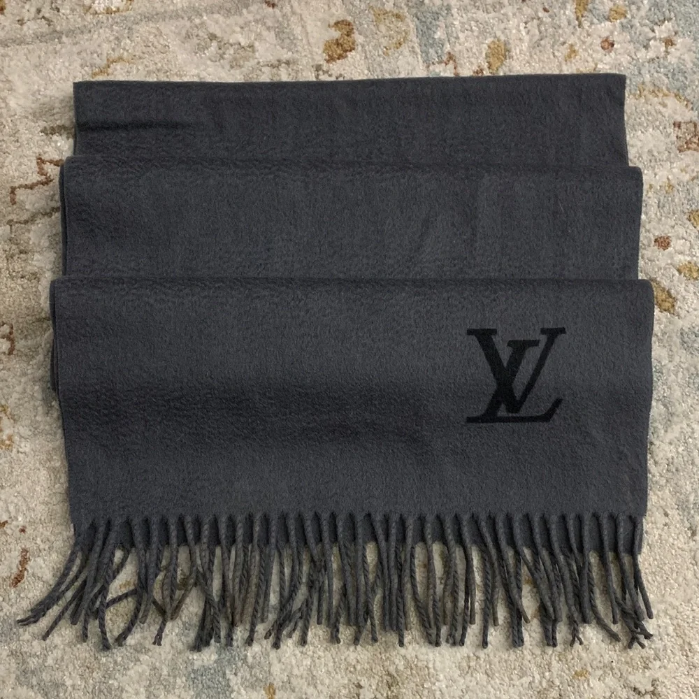 Louis Vuitton Cashmere Charcoal Scarf for Men - Picture 9 of 9
